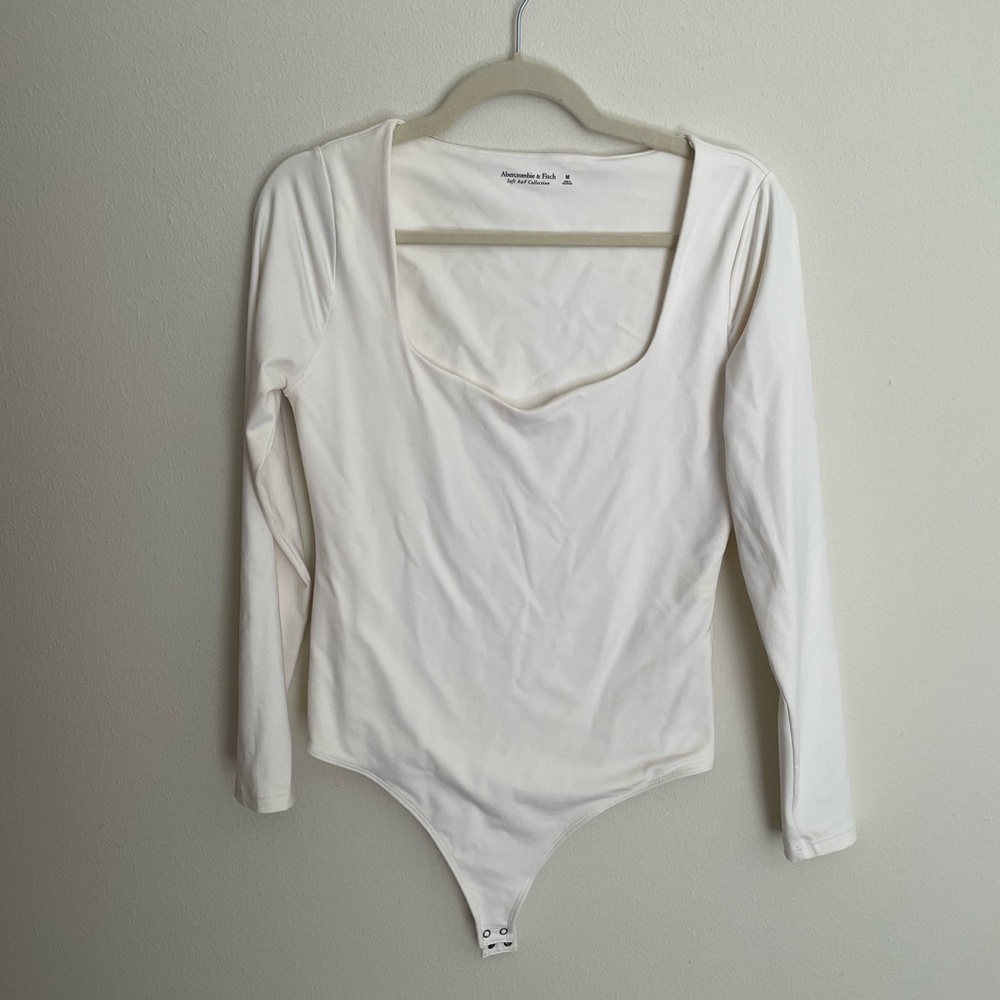 Abercrombie & Fitch long sleeved double layered seamless fabric bodysuit size M